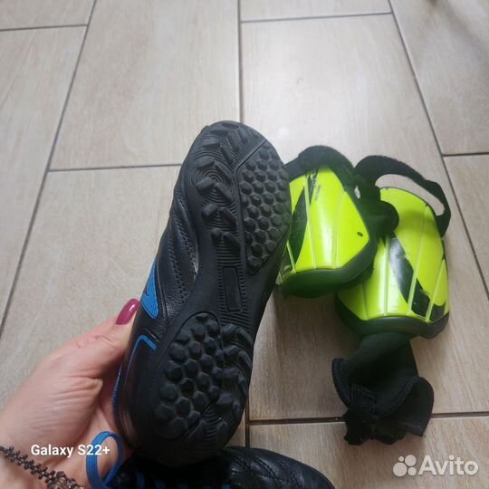 Футбольные бутсы для зала детские щитки в подарок