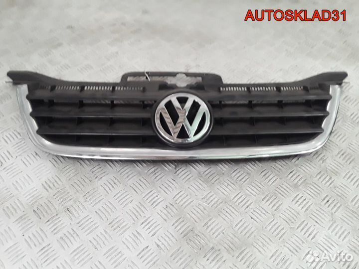 Решетка радиатора Volkswagen Touran 1T0853651