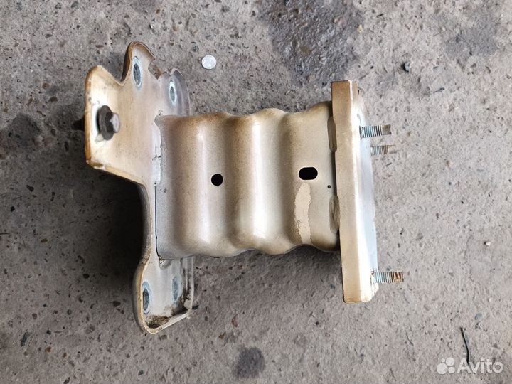 Кронштейн R усилит бампера nissan qashqai j11 Алла