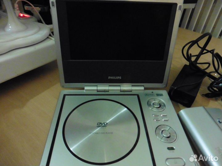 Портативный DVD-плеер Philips Pet 710