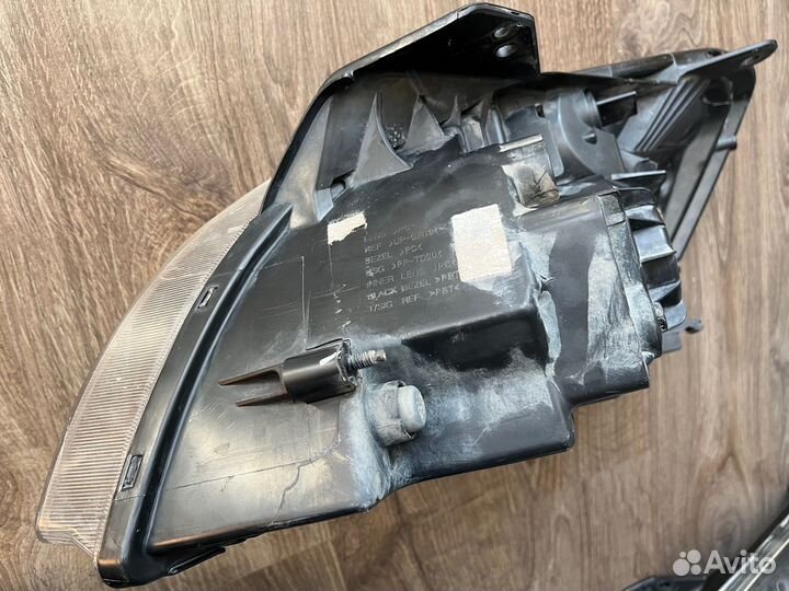 Фары оригинал правая разбитая kia rio 2 jb fl