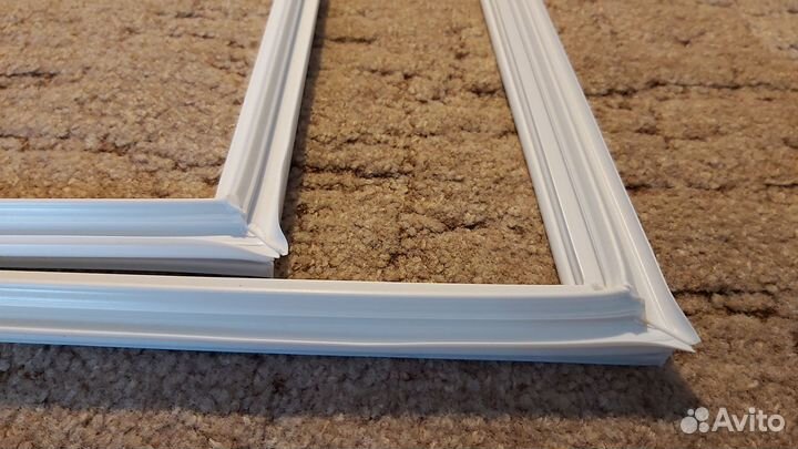 Уплотнительная резина для холодильника SnaigeRF270