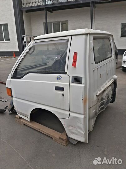 Кабина на mitsubishi delica P02T 4G92