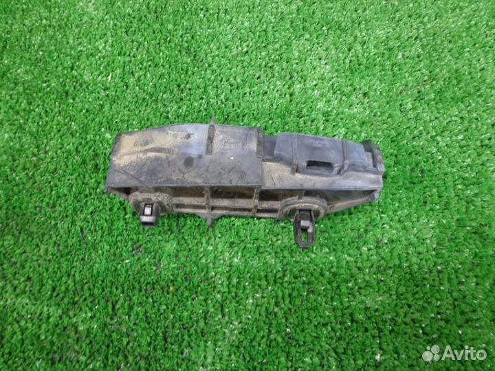 Крепление бампера заднее левое Toyota Corolla