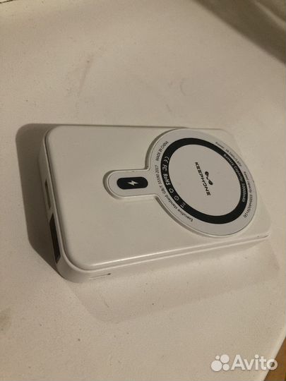 Повербанк с беспроводной зарядкой