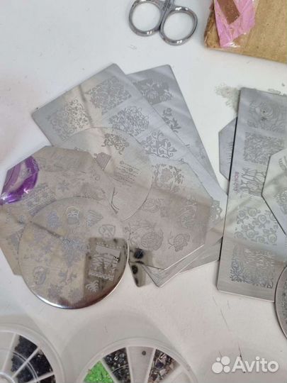 Стразы, степлинг, пигменты