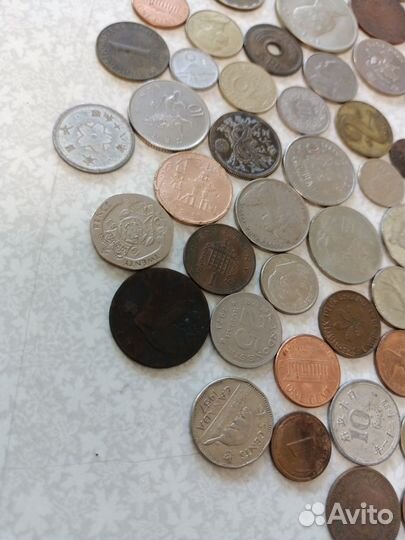 100 монет разных стран