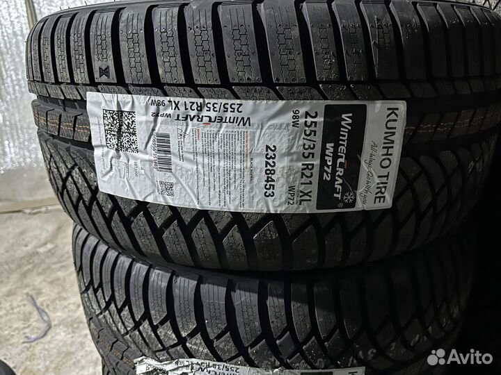 Kumho WinterCraft WP72 255/35 R21 98W