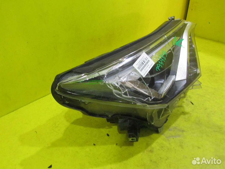 Фара правая Toyota RAV4