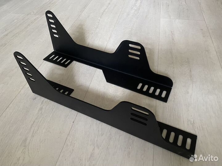 Кронштейны крепления спортивного сиденья