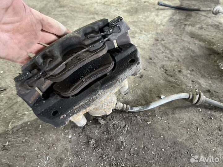 Тормозной суппорт передний Megane 3 Fluence