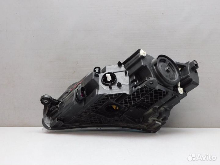 Фара правая Skoda Superb