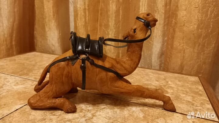 Фигурка верблюда (кожа)