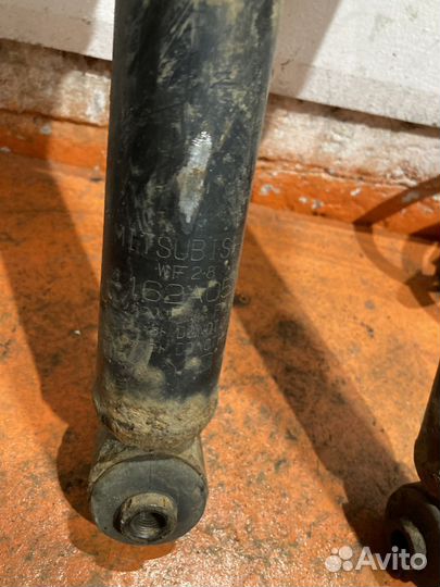 Амортизатор задний Mitsubishi Outlander XL