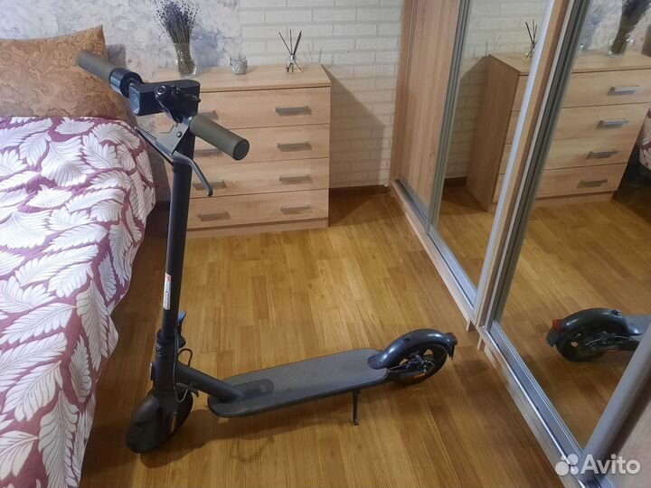 Самокат Xiaomi Mi Electric Scooter Essential