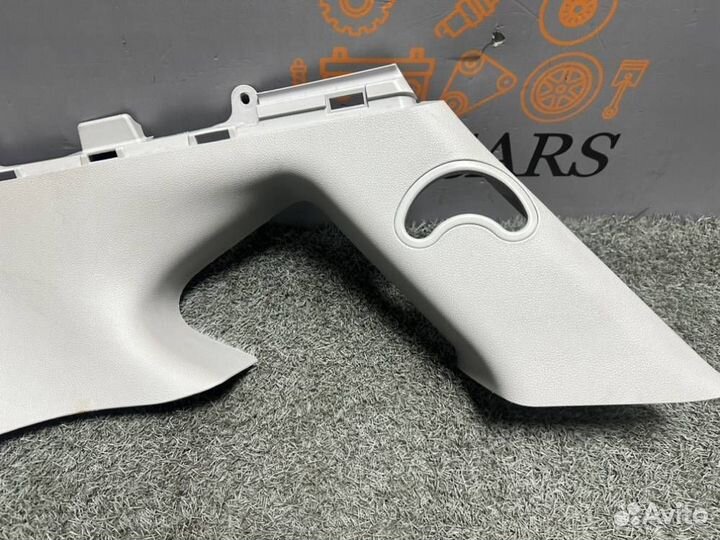 Обшивка задней стойки правая Hyundai Tucson 3 TL