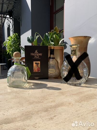 Бутылки Hennessy XO, Remy Martin XO, Patron Silver