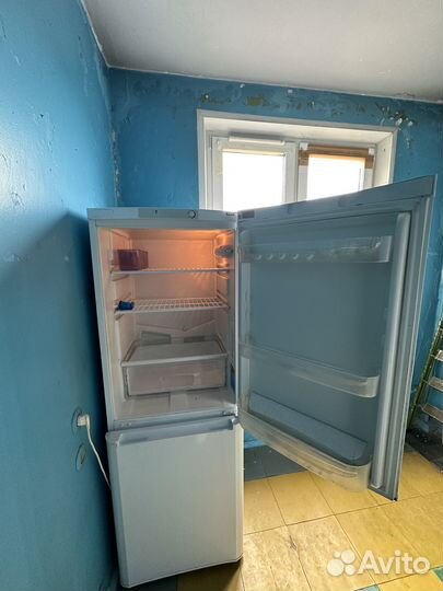 Холодильник indesit