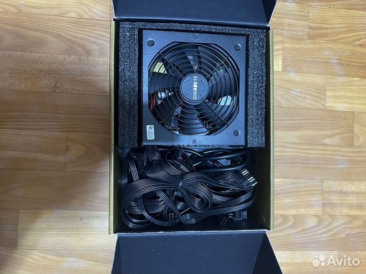Модульный блок питания 750w gold Gigabyte