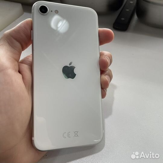 iPhone SE, 128 ГБ