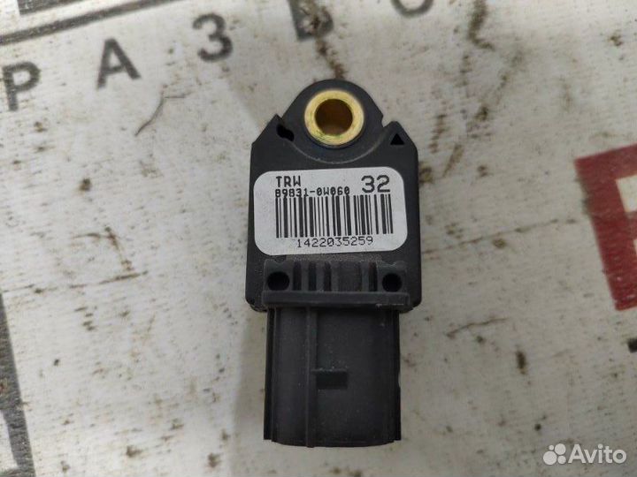 Датчик удара AirBag задний левый Toyota Corolla