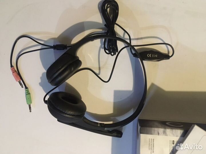 Наушники с микрофоном