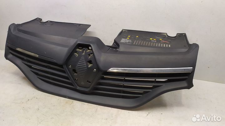 Решетка радиатора Renault Logan 2 2014-2018