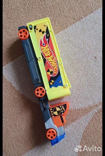 Hot Wheels крушащий грузовик