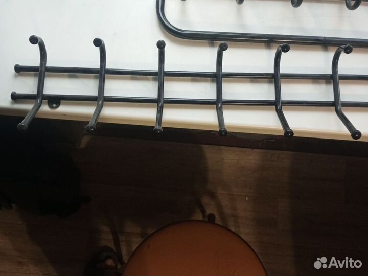 Вешалка настенная металлическая