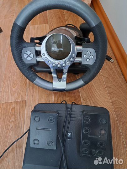 Игровой руль с педалями