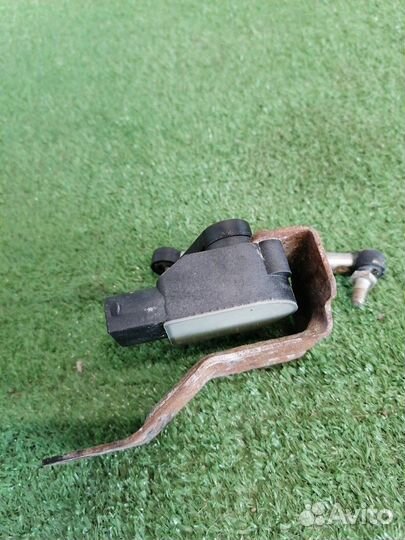 Датчик высоты подъема задний левый Hyundai Equus