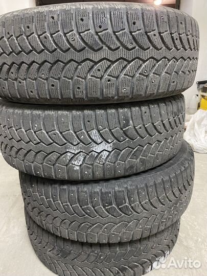 Bridgestone Blizzak LT 235/65 R17