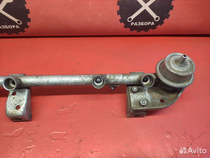 Топливная рампа Jeep Cherokee XJ 4.0 Renix