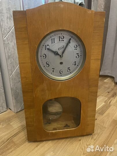 Часы с маятником