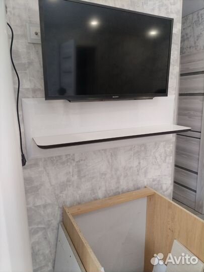 Полка настенная белая