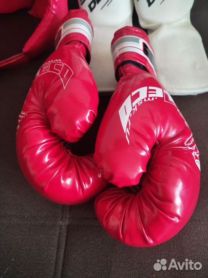 Боксерские перчатки, шлем, футы