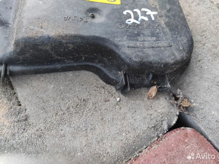 Вольво хс-70 заглушка фара правая 30760152