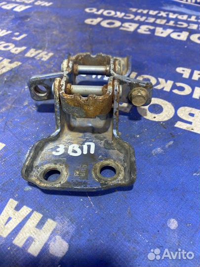 Петля двери Daewoo Matiz хэтчбек 2006