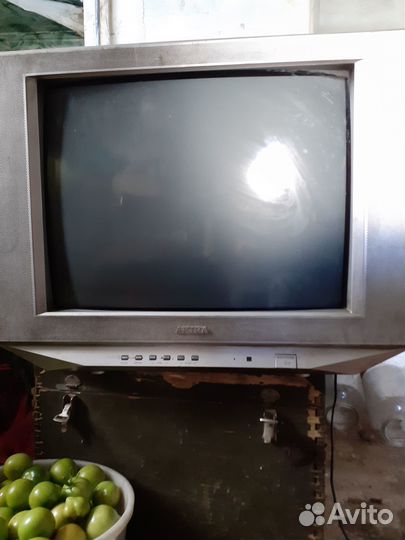 Телевизор бу в рабочем состоянии, без пульта