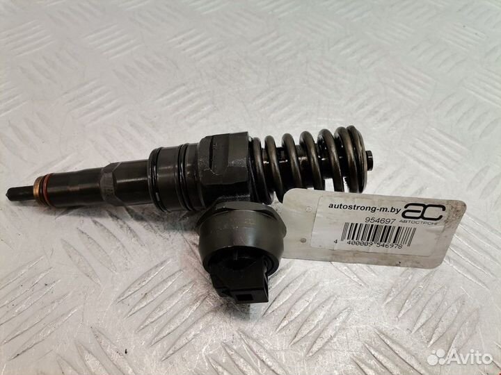 Форсунка Volkswagen Golf 5 2007 038130073AG