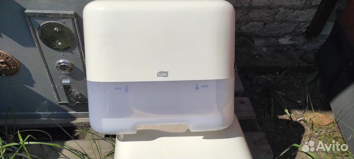 Диспенсер Tork для листовых полотенец