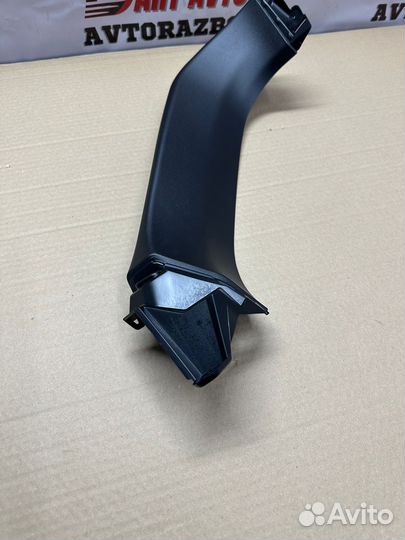 Обшивка крышки багажника правая Voyah Free