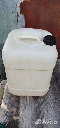 Канистра пластиковая для воды 27 л