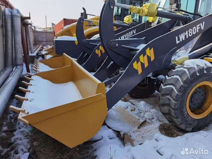 Фронтальный погрузчик XCMG LW180K, 2023