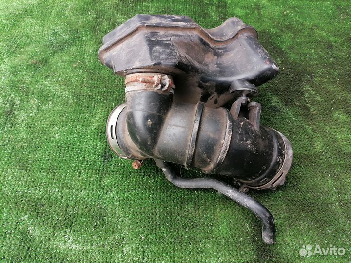 Патрубок воздухозаборника Мазда 626