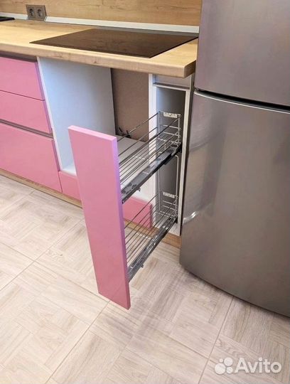 Кухонный гарнитур в современном стиле на заказ