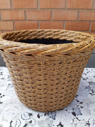 Кашпо для цветов из искусственного ротанга