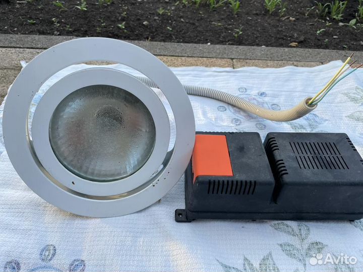 Светильник потолочный встраиваемый