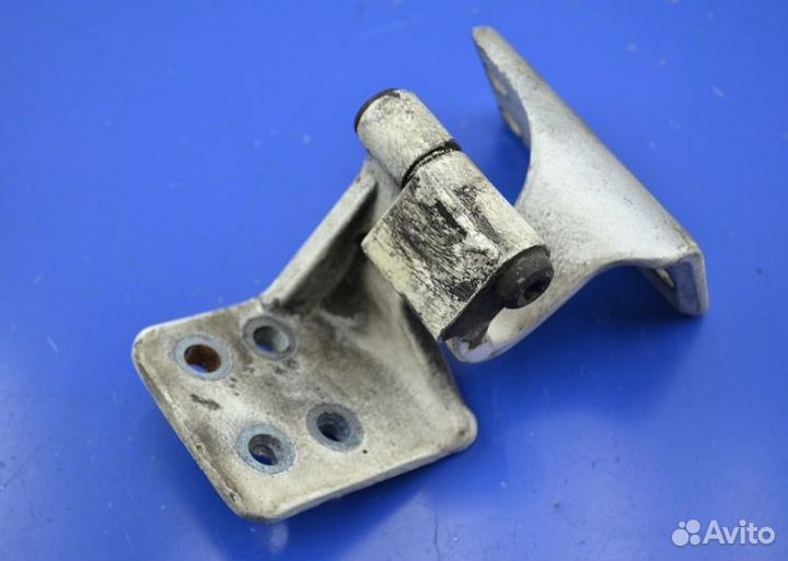 Петля двери правая, нижняя MAN TGA 18.440 (01.00)