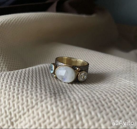Кольцо с полудрагоценными камнями